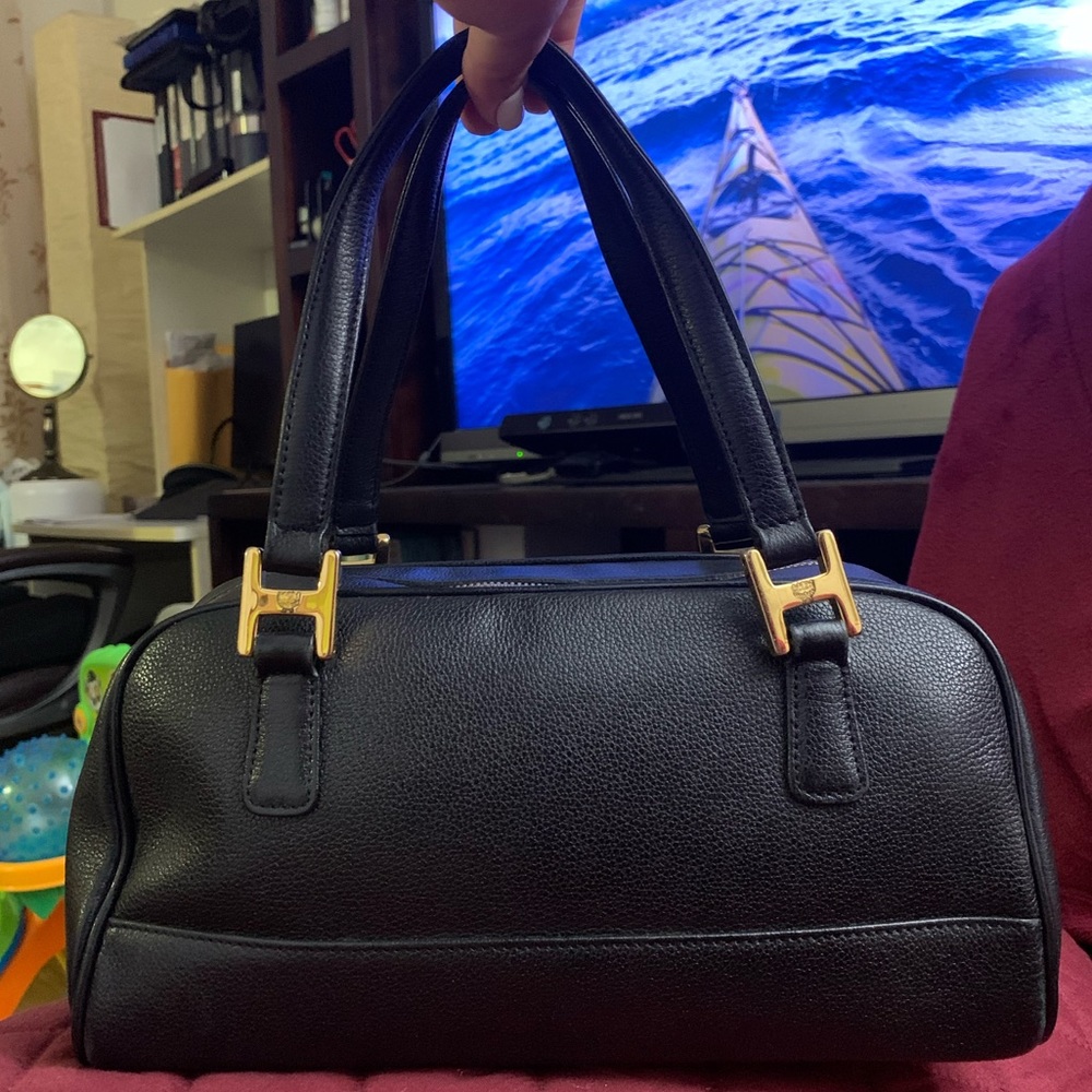 💯 Authentic MCM Gold Studded Handbag in Black Calf Leather - Picture 3 of 16